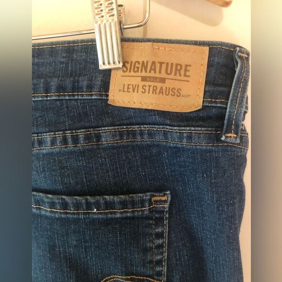 🐱 Levi’s | Capri Length Jeans - Picture 4 of 6